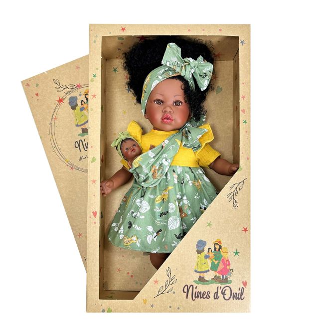 Papusa Nines D'Onil, Maria Afro, cu sunete, cu bebelus, cu rochie verde, cu miros de vanilie, 45 cm