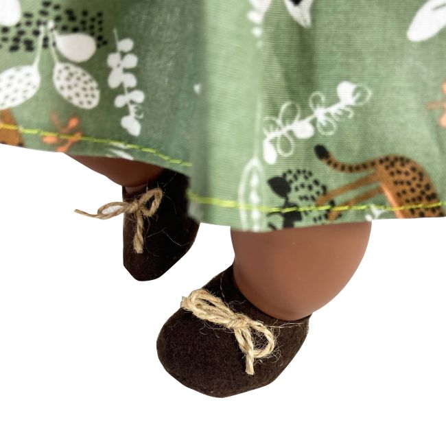 Papusa Nines D'Onil, Maria Afro, cu sunete, cu bebelus, cu rochie verde, cu miros de vanilie, 45 cm