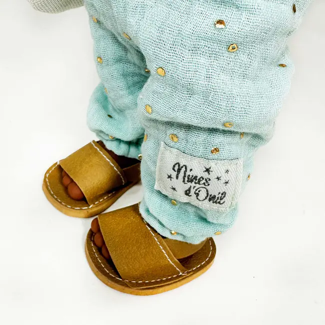 Papusa Nines D'Onil, Mia, cu parul portocaliu cret, Afro, cu articulatii, cu miros de vanilie, 30 cm