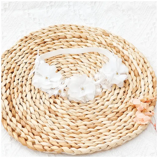 Bentita eleganta pentru bebeluse cu floricele si danteluta MBMB5026-be1