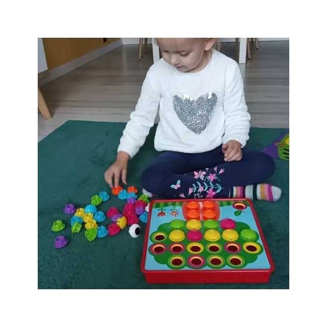 Joc Educational Button Idea  cu 12 mozaicuri si 45 butoane colorate in 6 culori Kruzzel MY18258 BBJMY18258_Initiala