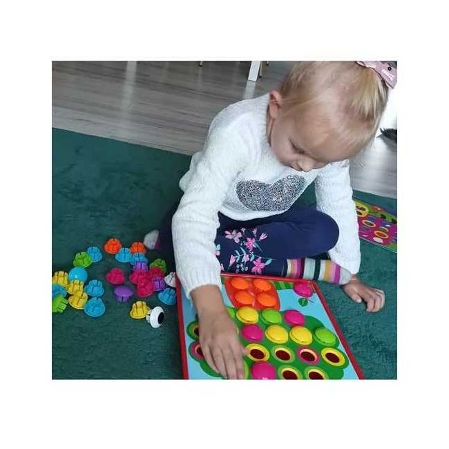 Joc Educational Button Idea  cu 12 mozaicuri si 45 butoane colorate in 6 culori Kruzzel MY18258 BBJMY18258_Initiala