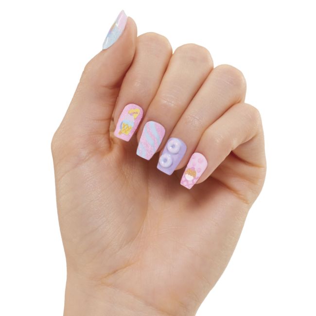 L.O.L. SURPRISE! OMG SWEET NAILS CANDYLICIOUS SPRINKLES SHOP SET PAPUSA CU ACCESORII VIVMGA503781EUC