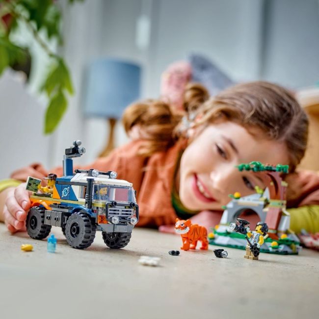 LEGO CITY CAMIONUL OFF-ROAD AL UNUI EXPLORATOR AL JUNGLEI 60426 VIVLEGO60426
