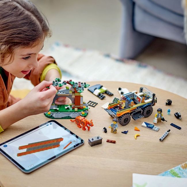 LEGO CITY CAMIONUL OFF-ROAD AL UNUI EXPLORATOR AL JUNGLEI 60426 VIVLEGO60426