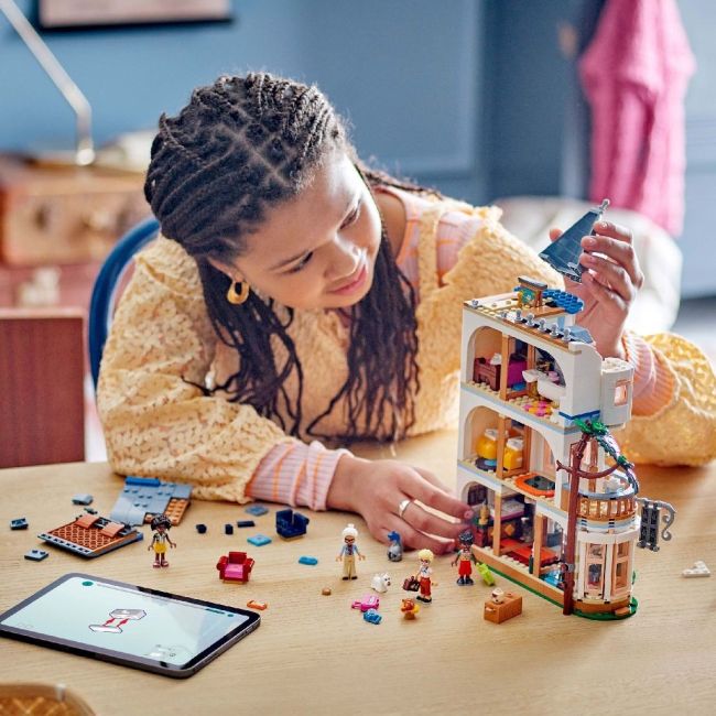 LEGO FRIENDS CASTELUL PENSIUNE 42638 VIVLEGO42638