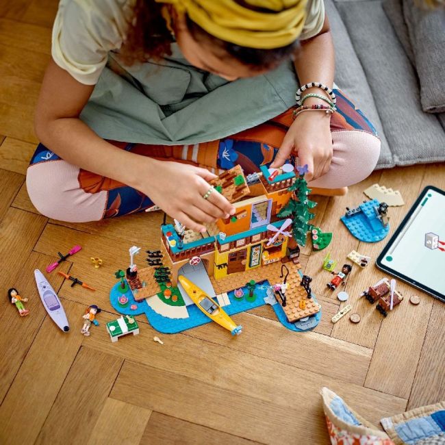 LEGO FRIENDS SPORTURI NAUTICE IN TABARA DE AVENTURI 42626 VIVLEGO42626