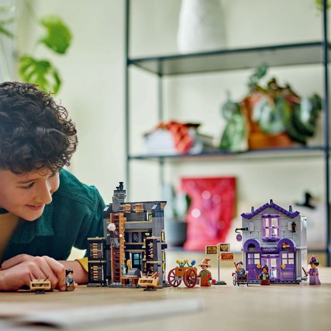 LEGO HARRY POTTER TM OLLIVANDER SI MAGAZINUL DE HAINE AL LUI MADAM MALKIN 76439 VIVLEGO76439