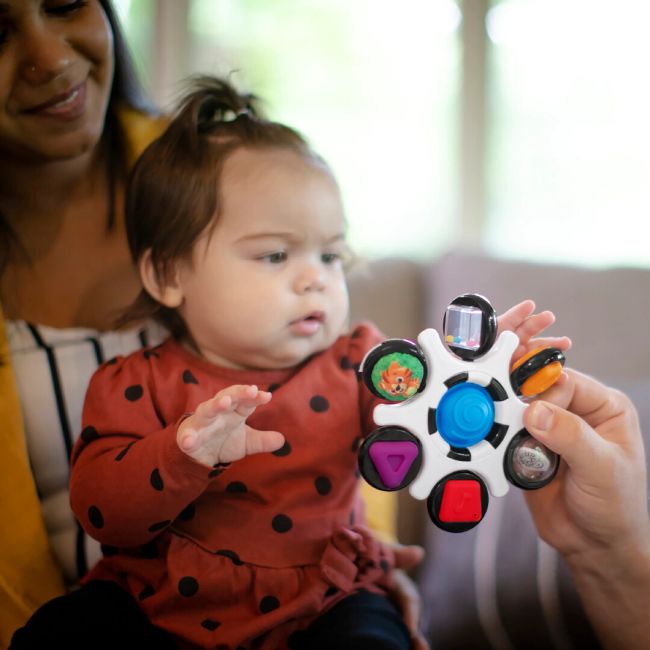 Baby einstein  - jucarie senzoriala curiosity clutch twist & pop rattle teether bbb12491