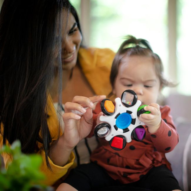Baby einstein  - jucarie senzoriala curiosity clutch twist & pop rattle teether bbb12491