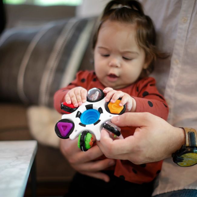 Baby einstein  - jucarie senzoriala curiosity clutch twist & pop rattle teether bbb12491