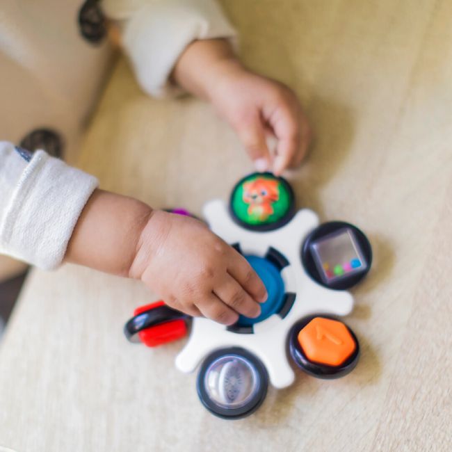 Baby einstein  - jucarie senzoriala curiosity clutch twist & pop rattle teether bbb12491