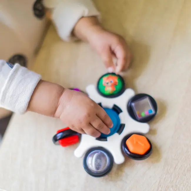Baby einstein  - jucarie senzoriala curiosity clutch twist & pop rattle teether bbb12491