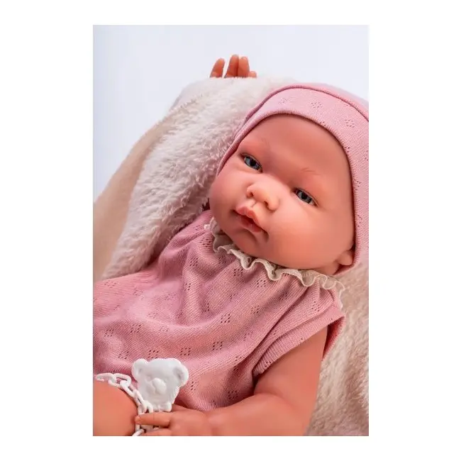 Bebelus maria cu costumas roz si paturica bej 43cm as0367010
