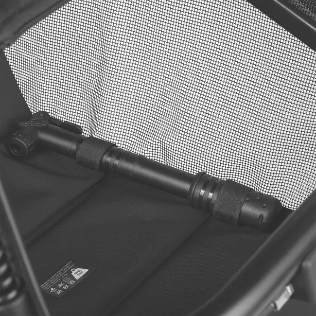 Carucior sport, Lionelo, Azura, Cu 3 roti, Cu baldachin XXL impermeabil, Pliere compacta, Pana la 22 kg, 6-48 luni, Conform cu standardele europene de securitate EN1888-1 si EN1888-2, Negru BYNLO-AZURA_BLACK_ONYX