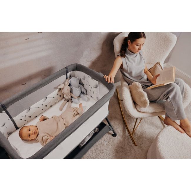 Patut co-sleeper, Lionelo, Leonie Plus, Pliabil, Cu sistem de leganare, Cu setare unghiulara, Reglabil in 6 pozitii pe inaltime, Conform cu standardele europeane de securitate EN1130 si EN16890, Bej BYNLO-LEONIE_PLUS_BEIGE_SAND