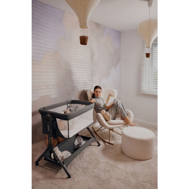 Patut co-sleeper, Lionelo, Leonie Plus, Pliabil, Cu sistem de leganare, Cu setare unghiulara, Reglabil in 6 pozitii pe inaltime, Conform cu standardele europeane de securitate EN1130 si EN16890, Bej BYNLO-LEONIE_PLUS_BEIGE_SAND