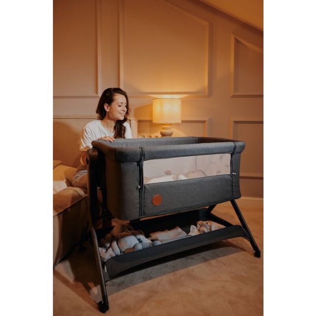 Patut co-sleeper, Lionelo, Leonie Plus, Pliabil, Cu sistem de leganare, Cu setare unghiulara, Reglabil in 6 pozitii pe inaltime, Conform cu standardele europeane de securitate EN1130 si EN16890, Bej BYNLO-LEONIE_PLUS_BEIGE_SAND