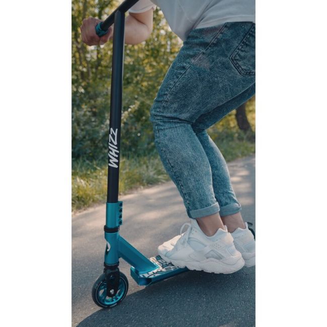 Trotineta, Lionelo, Whizz, Pentru Acrobatii, Rulmenti ABEC-9, Sistemul de compresie IHC 9, 20 - 100 kg, Conform cu standardul european de securitate EN14619, Galben/Negru BYNLO-WHIZZ_BLACK_CARBON_YELLOW