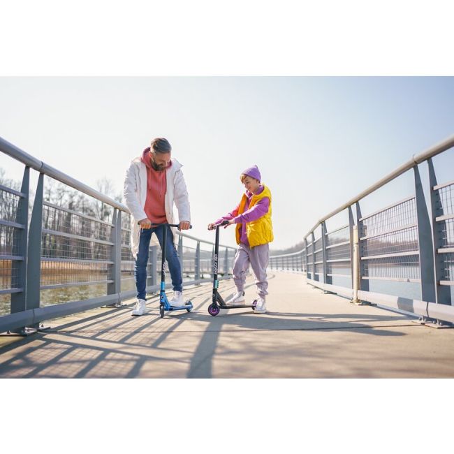 Trotineta, Lionelo, Whizz, Pentru Acrobatii, Rulmenti ABEC-9, Sistemul de compresie IHC 9, 20 - 100 kg, Conform cu standardul european de securitate EN14619, Galben/Negru BYNLO-WHIZZ_BLACK_CARBON_YELLOW