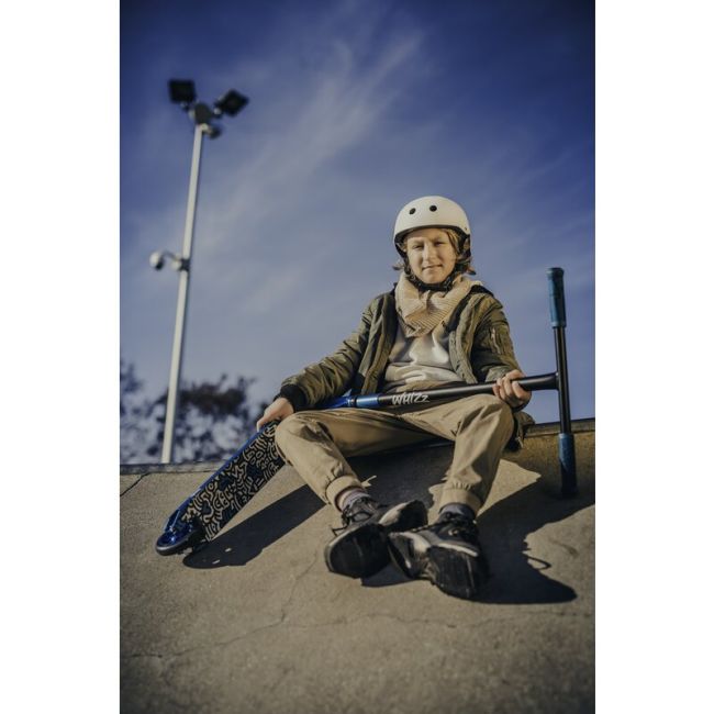Trotineta, Lionelo, Whizz, Pentru Acrobatii, Rulmenti ABEC-9, Sistemul de compresie IHC 9, 20 - 100 kg, Conform cu standardul european de securitate EN14619, Multicolor BYNLO-WHIZZ_NEO_BLACK_CARBON_MULTICOLOR