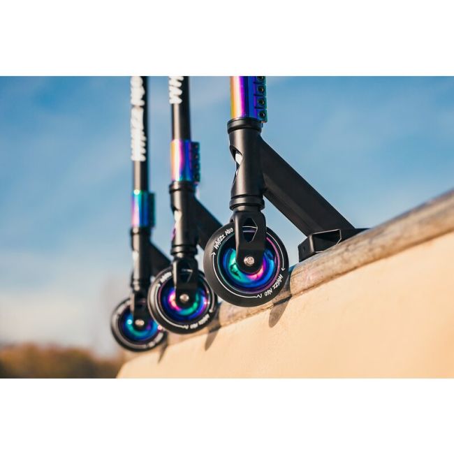 Trotineta, Lionelo, Whizz, Pentru Acrobatii, Rulmenti ABEC-9, Sistemul de compresie IHC 9, 20 - 100 kg, Conform cu standardul european de securitate EN14619, Multicolor BYNLO-WHIZZ_NEO_BLACK_CARBON_MULTICOLOR
