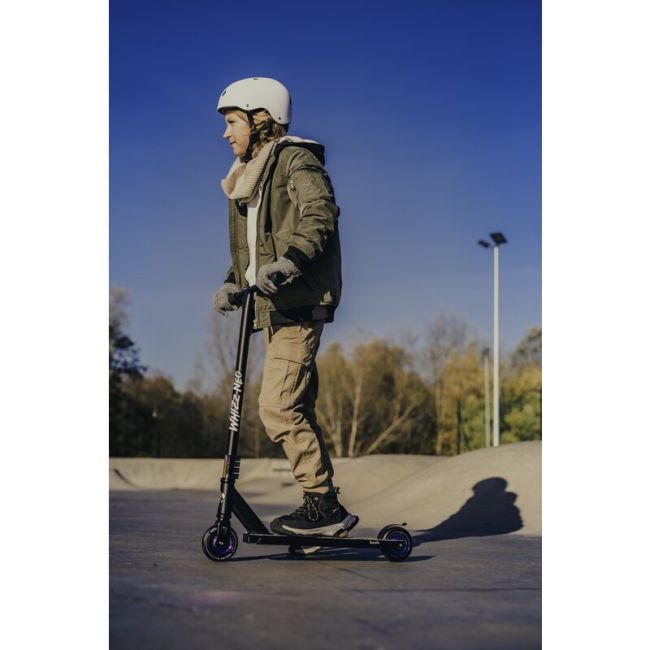 Trotineta, Lionelo, Whizz, Pentru Acrobatii, Rulmenti ABEC-9, Sistemul de compresie IHC 9, 20 - 100 kg, Conform cu standardul european de securitate EN14619, Multicolor BYNLO-WHIZZ_NEO_BLACK_CARBON_MULTICOLOR