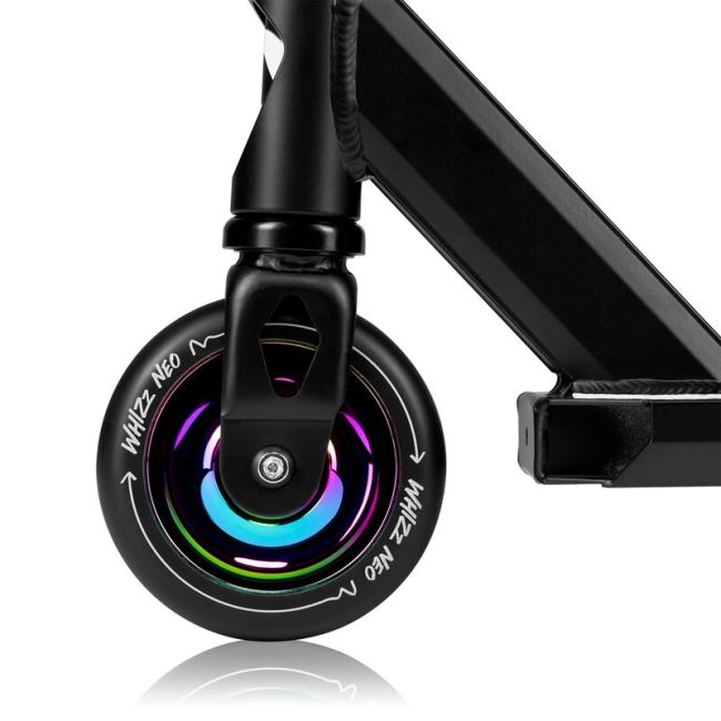 Trotineta, Lionelo, Whizz, Pentru Acrobatii, Rulmenti ABEC-9, Sistemul de compresie IHC 9, 20 - 100 kg, Conform cu standardul european de securitate EN14619, Multicolor BYNLO-WHIZZ_NEO_BLACK_CARBON_MULTICOLOR
