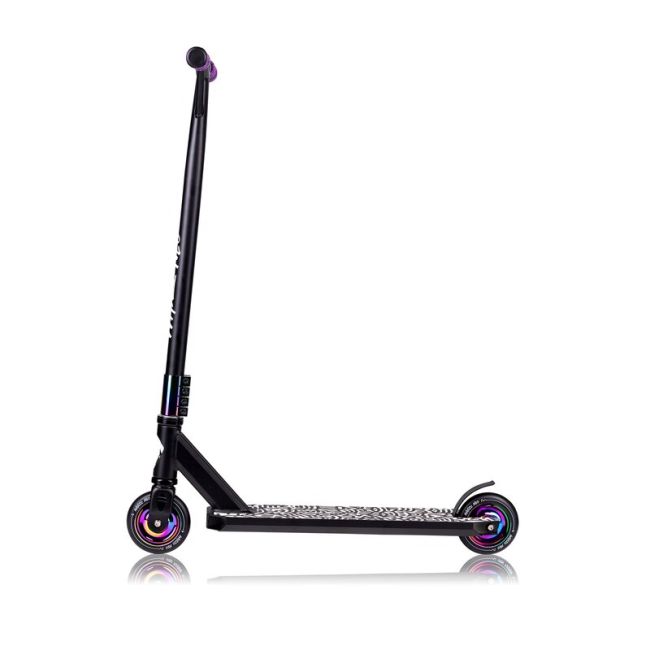 Trotineta, Lionelo, Whizz, Pentru Acrobatii, Rulmenti ABEC-9, Sistemul de compresie IHC 9, 20 - 100 kg, Conform cu standardul european de securitate EN14619, Multicolor BYNLO-WHIZZ_NEO_BLACK_CARBON_MULTICOLOR