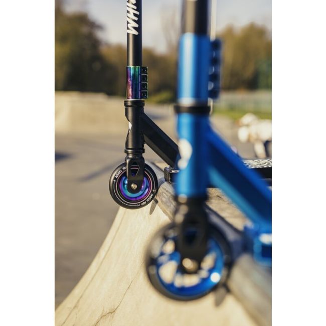 Trotineta, Lionelo, Whizz, Pentru Acrobatii, Rulmenti ABEC-9, Sistemul de compresie IHC 9, 20 - 100 kg, Conform cu standardul european de securitate EN14619, Multicolor BYNLO-WHIZZ_NEO_BLACK_CARBON_MULTICOLOR