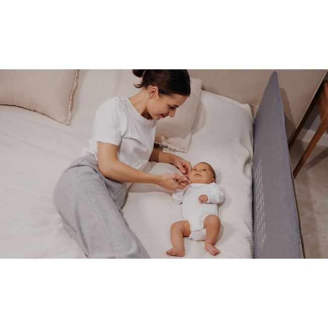 Bariera de protectie pentru pat, Lionelo, Lora XL, Pliabila, Sistem de blocare StandSafe, Geanta de transport inclusa, 150x46 cm, Conform cu BS 7972:2001+A1:2009, Bej BYNLO-LORA_XL_BEIGE_SAND