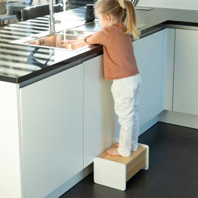 Treapta inaltator Childhome 35x23x18 cm Lemn Natural Alb ERFCH-CHWSNW