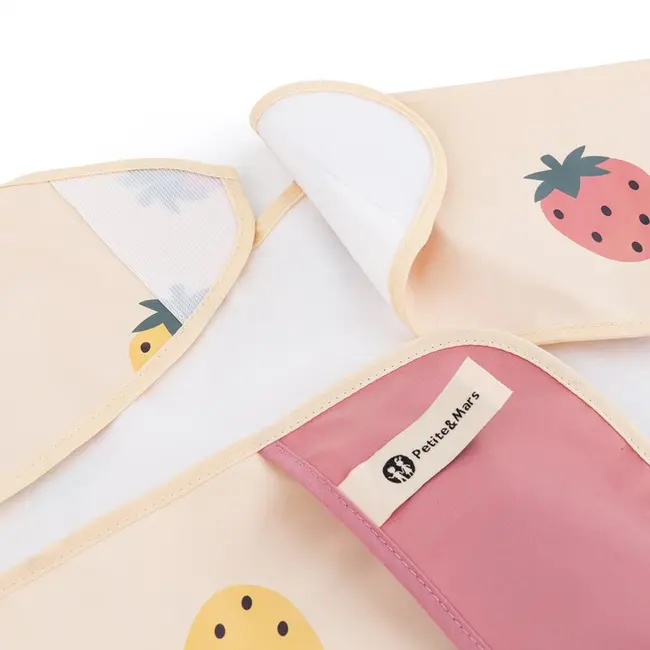 Baveta impermeabila, Petite&Mars, Cu maneci lungi, Usor de curatat, inchidere prin velcro, Dimensiune 38x42 cm, 24 luni+, Beige Strawberies BYN413744