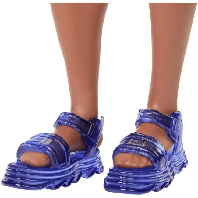 BARBIE PAPUSA BAIAT FASHIONISTAS CU TRICOU CU DUNGI ALBE SI PORTOCALII SI APARATE AUDITIVE VIVMTDWK44_HRH23