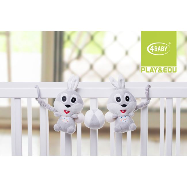 Jucarie zornaitoare plusata pentru carucior 4Baby PRAM TOY Iepurasi Gri R11 PMIC4BABY-957862