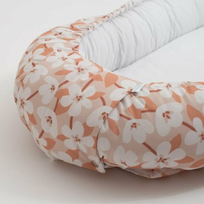 Baby Nest, New Baby, Multifunctional, Cu siret pentru ajustare, Din 100% bumbac, 88x50 cm, 0-3 luni, Natura Fiori BYN51616