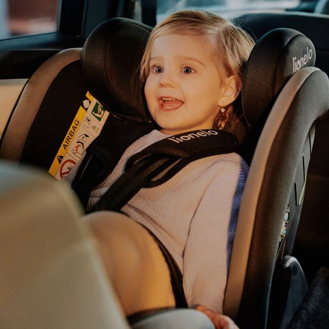 Scaun auto, Lionelo, Aart i-Size, Cu spatar inclinabil in 4 pozitii, Cu tetiera reglabila in 13 pozitii, 0-36 Kg, 40-150 cm, Cu centura siguranta in 3 puncte, Conform cu ECE R129/03, Negru/Rosu BYNLO-AART_I-SIZE_BLACK_CARBON_RED