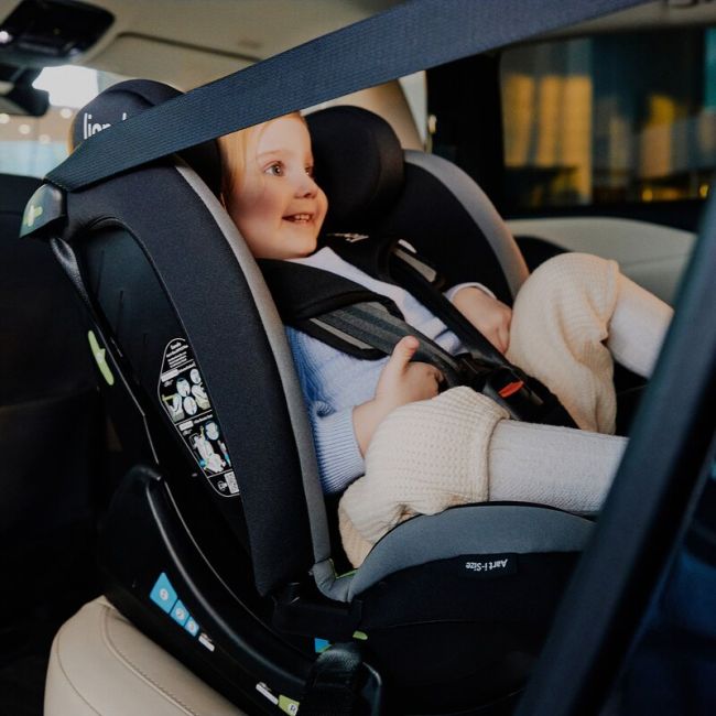 Scaun auto, Lionelo, Aart i-Size, Cu spatar inclinabil in 4 pozitii, Cu tetiera reglabila in 13 pozitii, 0-36 Kg, 40-150 cm, Cu centura siguranta in 3 puncte, Conform cu ECE R129/03, Negru/Rosu BYNLO-AART_I-SIZE_BLACK_CARBON_RED