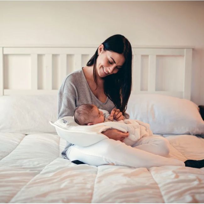 Perna alaptare anti plagiocefalie, cu spuma memory, 2 huse detasabile, certificata in germania, koala perfect head breastfeeding white lvtk8051938140063