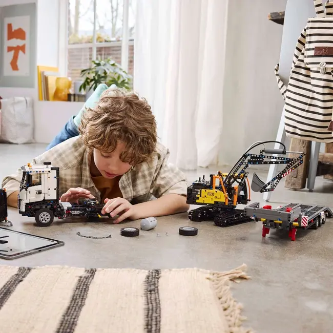 LEGO TECHNIC CAMIONUL FMX ȘI EXCAVATORUL ELECTRIC EC230 DE LA VOLVO 42175 VIVLEGO42175