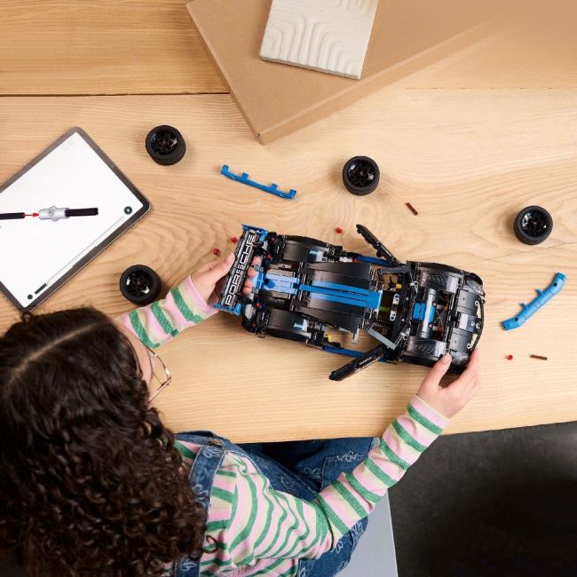 LEGO TECHNIC MAȘINA DE CURSE PORSCHE GT4 E-PERFORMANCE 42176 VIVLEGO42176