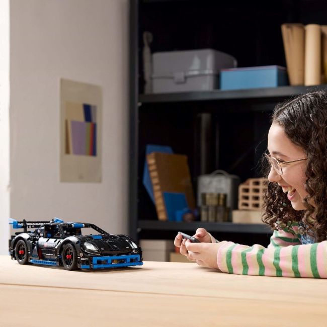 LEGO TECHNIC MAȘINA DE CURSE PORSCHE GT4 E-PERFORMANCE 42176 VIVLEGO42176