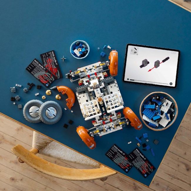LEGO TECHNIC ROVERUL SELENAR DIN MISIUNILE NASA APOLLO 42182 VIVLEGO42182