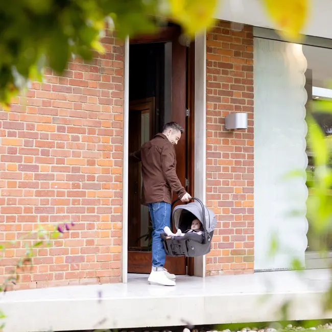 Joie - scoica auto cu isofix integrat sprint signature carbon, nastere - 75 cm, testata inclusiv la impact lateral, conform ece r129 bbbc2304aacbn000