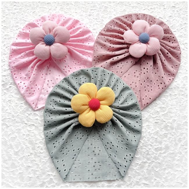 Caciulita tip turban cu model ajurat si floare aplicata mdj0034-cd