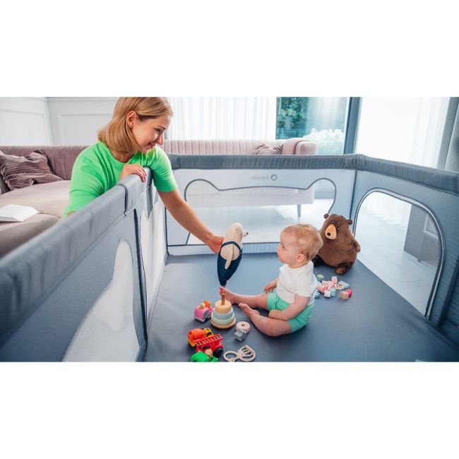 Tarc de joaca copii, Lionelo, Willow, 127 x 187 cm, Pliere compacta, Include geanta de transport, Din plasa, Cu doua intrari laterale si fermoar, Cu ventuze pentru stabilitate, Conform cu EN 12227:2010, Bej BYNLO-WILLOW_BEIGE_SAND