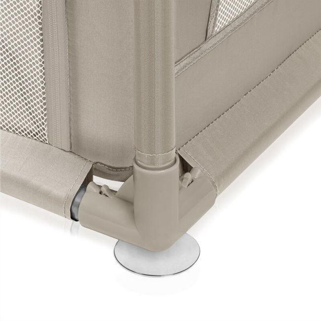 Tarc de joaca copii, Lionelo, Willow XL,180 x 200 cm, Pliere compacta, Include geanta de transport, Din plasa, Cu doua intrari laterale si fermoar, Cu ventuze pentru stabilitate, Conform cu EN 12227:2010, Bej BYNLO-WILLOW_XL_BEIGE_SAND