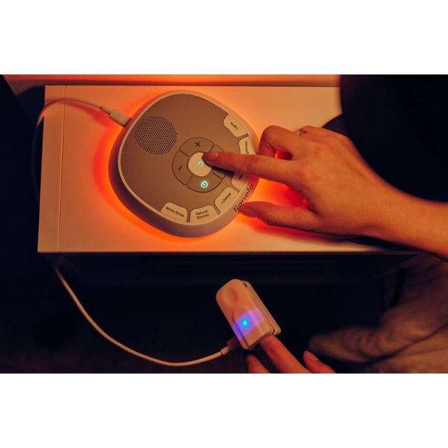 Lampa de veghe, Lionelo, BabyNap, 2 in 1, Wireless, Cu sunete si melodii de leagan, Cu 11 culori si 3 niveluri de luminozitate, Cu functie LoveBeat, Alb BYNLOC-BABYNAP