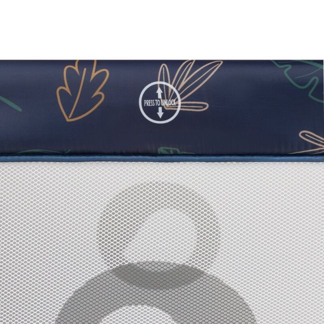 Tarc de joaca copii, Lionelo, Bonnie, Pana la 15 kg, 100 x 100 cm, Pliere compacta, Include geanta de transport, Din plasa, Cu intrare laterala cu fermoar, Cu roti, Cu salteluta din spuma, Conform cu EN12227, Albastru BYNLO-BONNIE_BLUE_NAVY