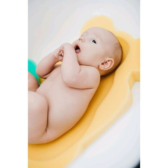 Reductor de baie, New Baby, Maxi, Din burete, 58 cm, Cu jucarii din spuma, Bear Yellow BYN32886